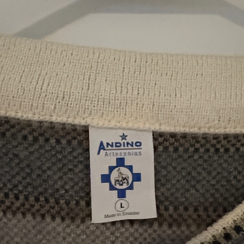 Andino Artesanias Cream and Gray Sweater